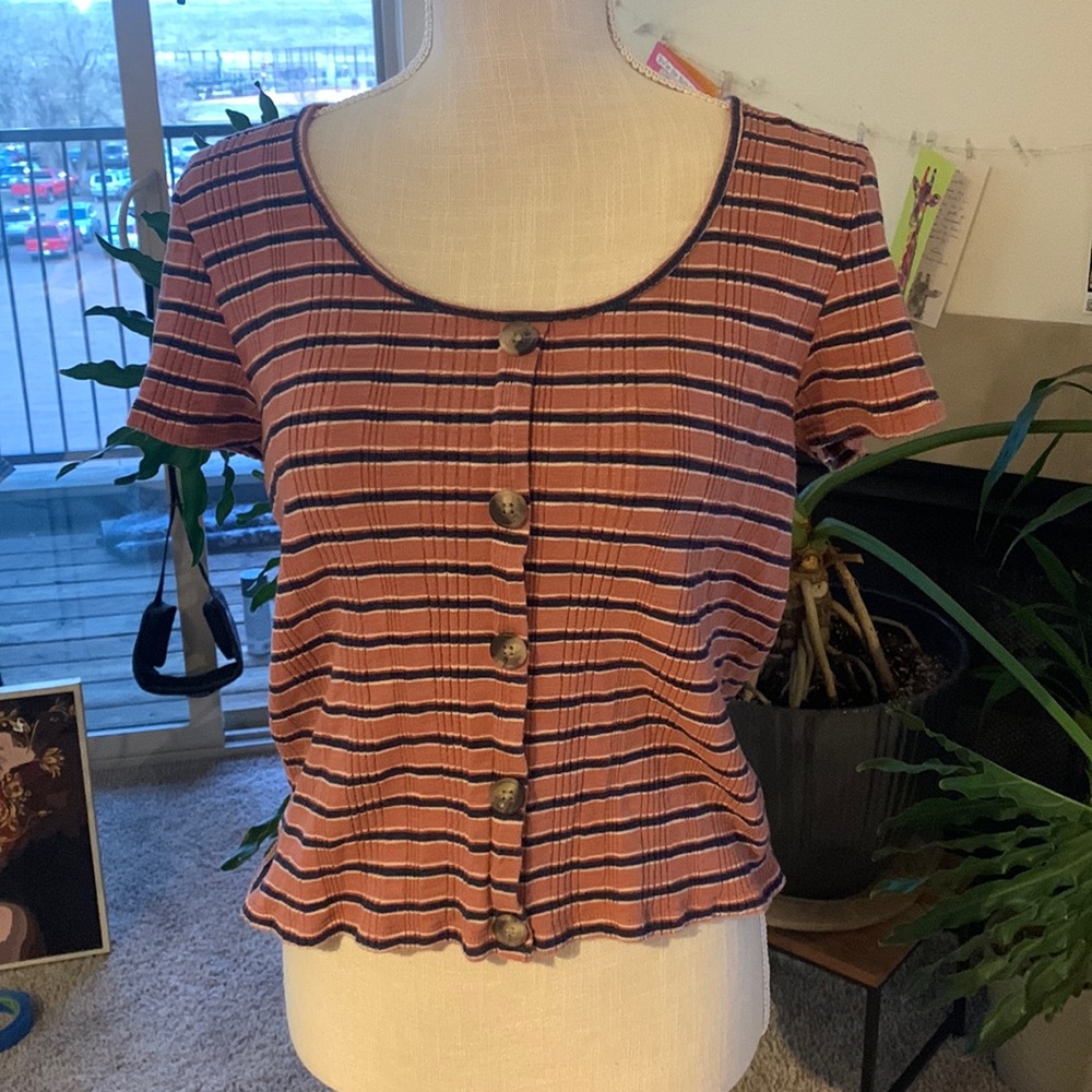 American Eagle button top